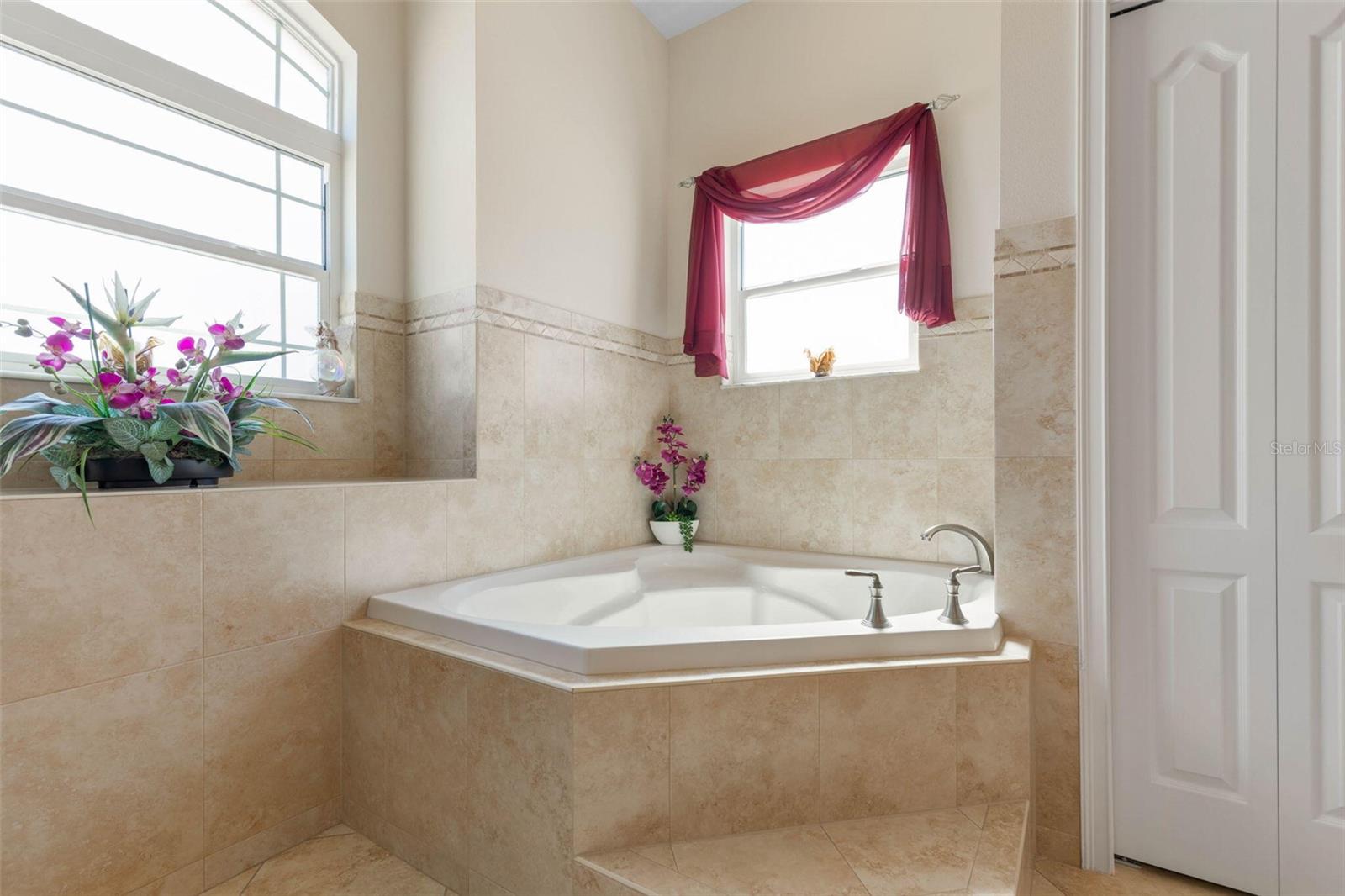 60 Fenimore Ln Property Photo 13