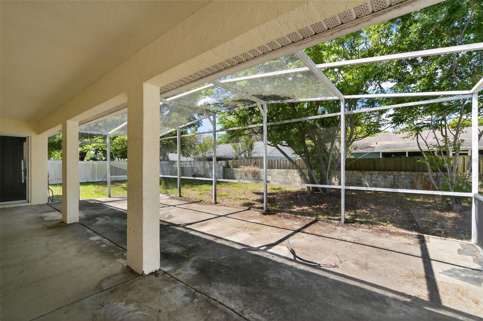 2518 Maywood St Property Photo 4