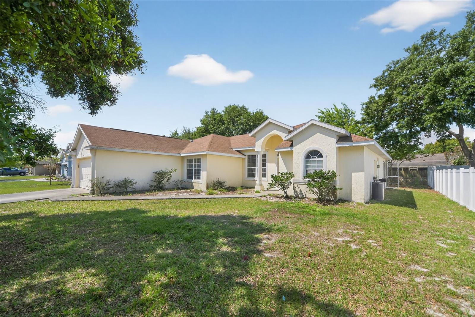 2518 Maywood St Property Photo 6