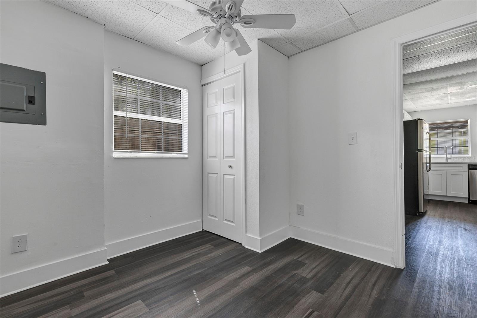 2027 30th Ave N #bottom Unit Property Photo 2