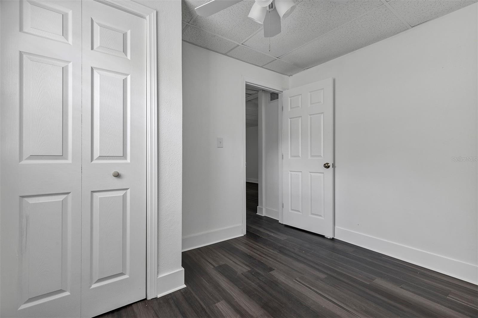2027 30th Ave N #bottom Unit Property Photo 4