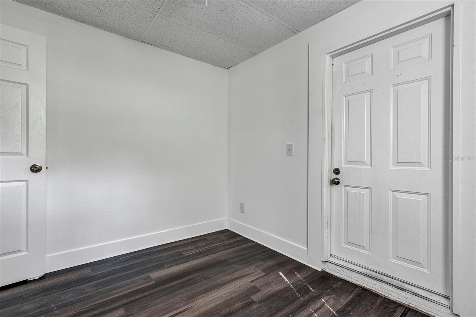 2027 30th Ave N #bottom Unit Property Photo 5