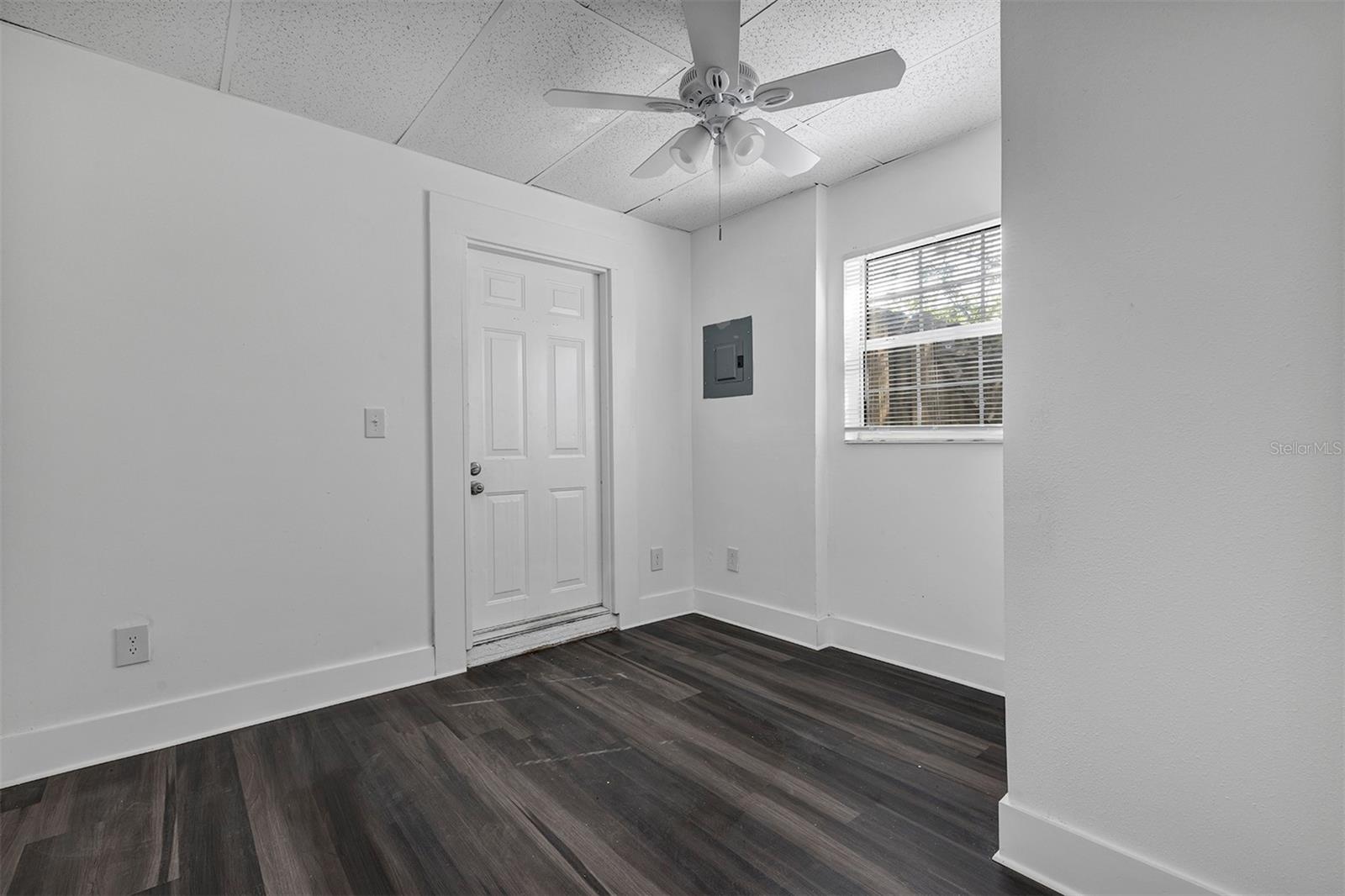 2027 30th Ave N #bottom Unit Property Photo 6