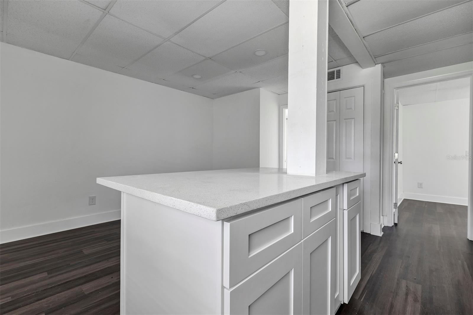 2027 30th Ave N #bottom Unit Property Photo 10
