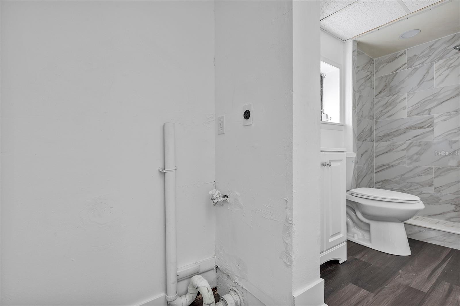 2027 30th Ave N #bottom Unit Property Photo 14
