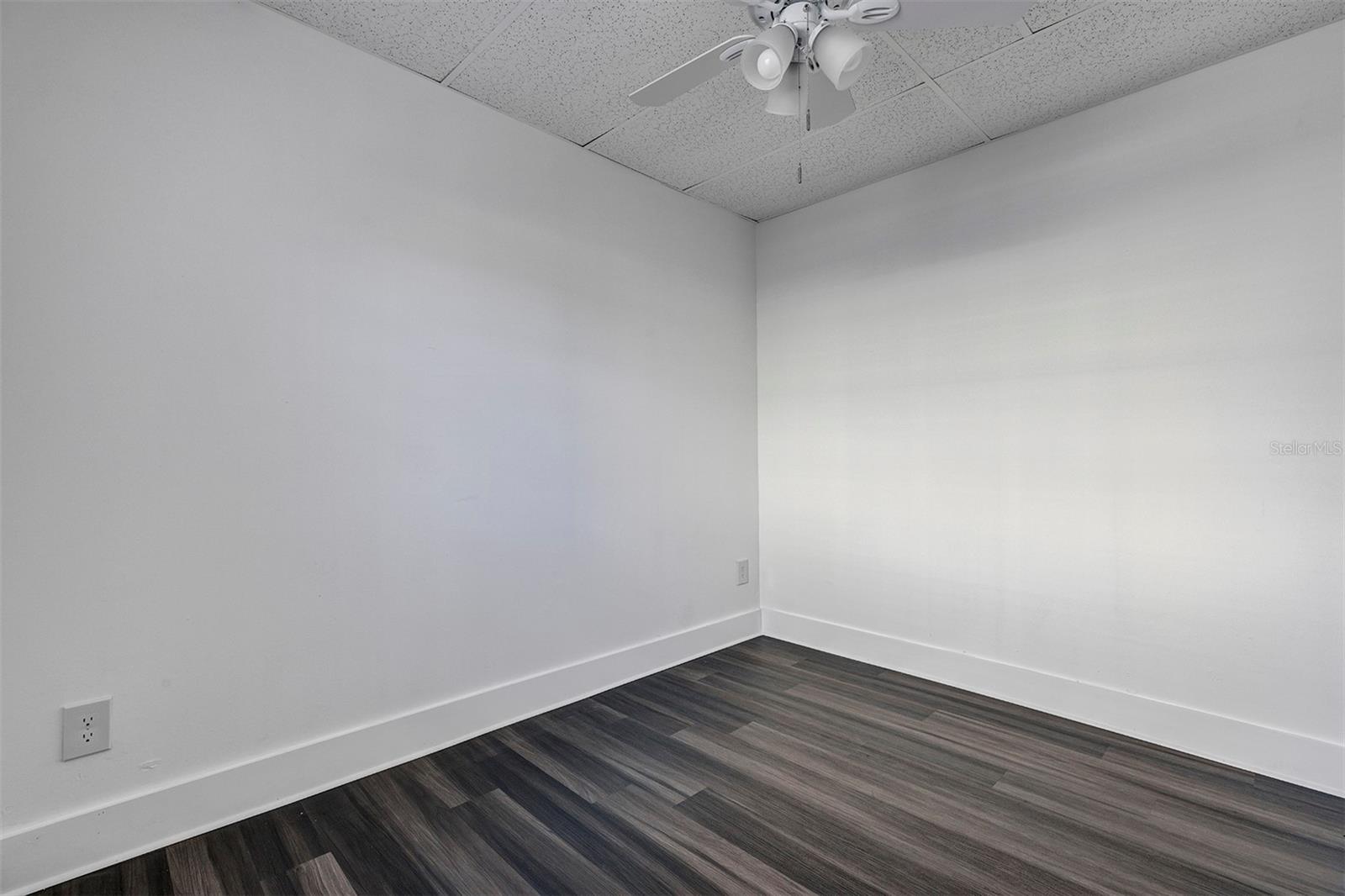 2027 30th Ave N #bottom Unit Property Photo 17