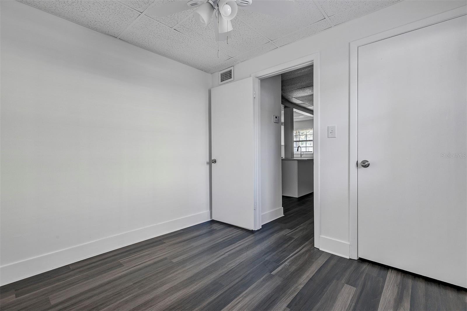 2027 30th Ave N #bottom Unit Property Photo 18