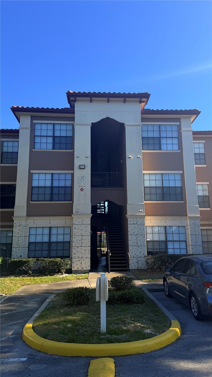 6137 METROWEST BLVD #307 Property Photo 1