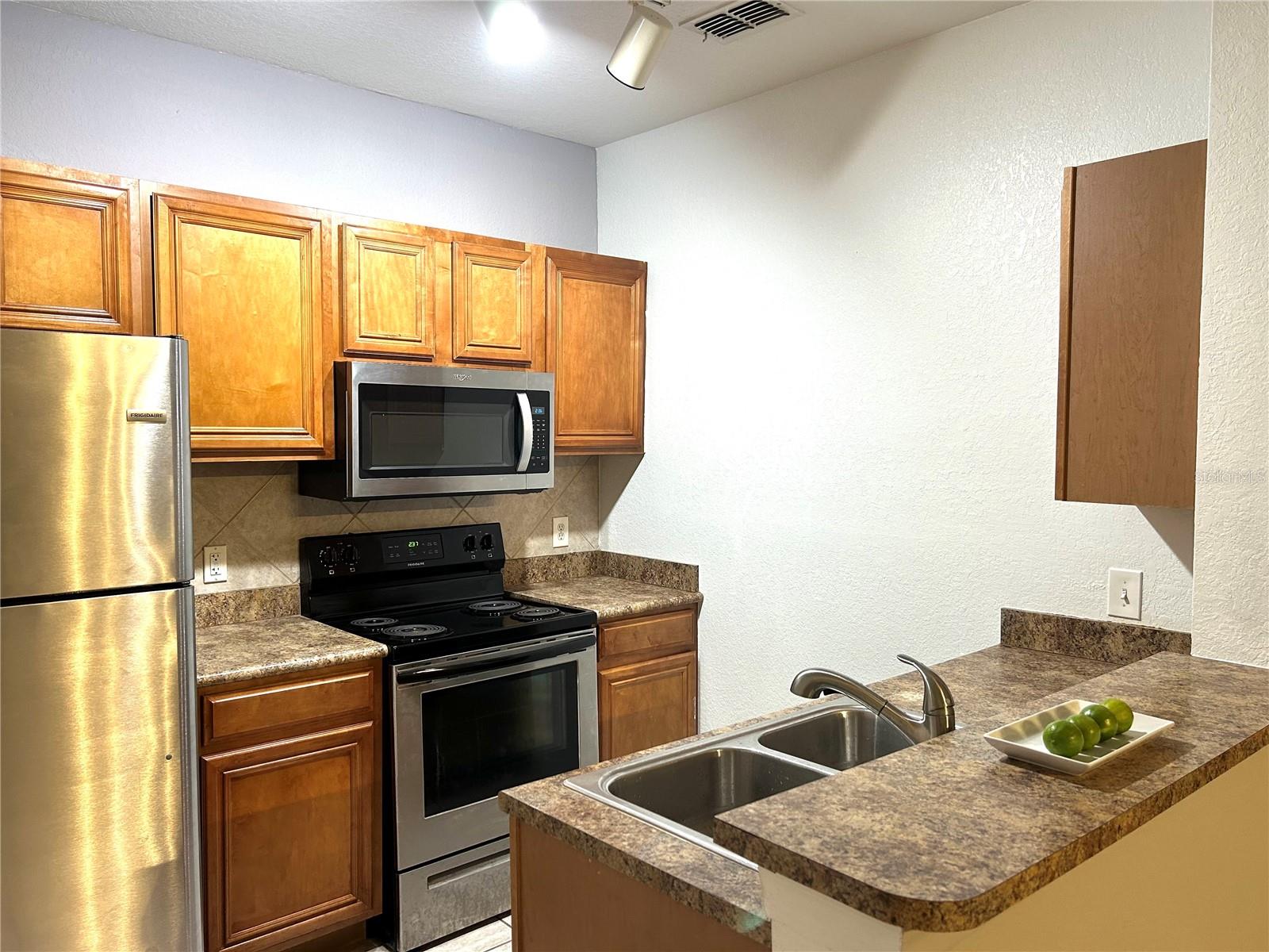 6137 Metrowest Blvd #307 Property Photo 9