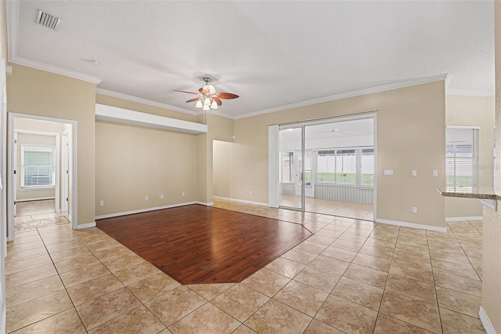 122 Costa Loop Property Photo 4