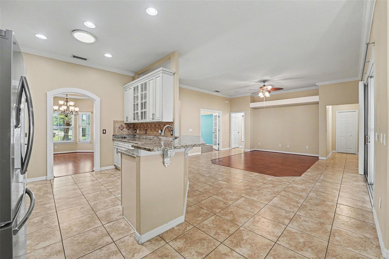122 Costa Loop Property Photo 8