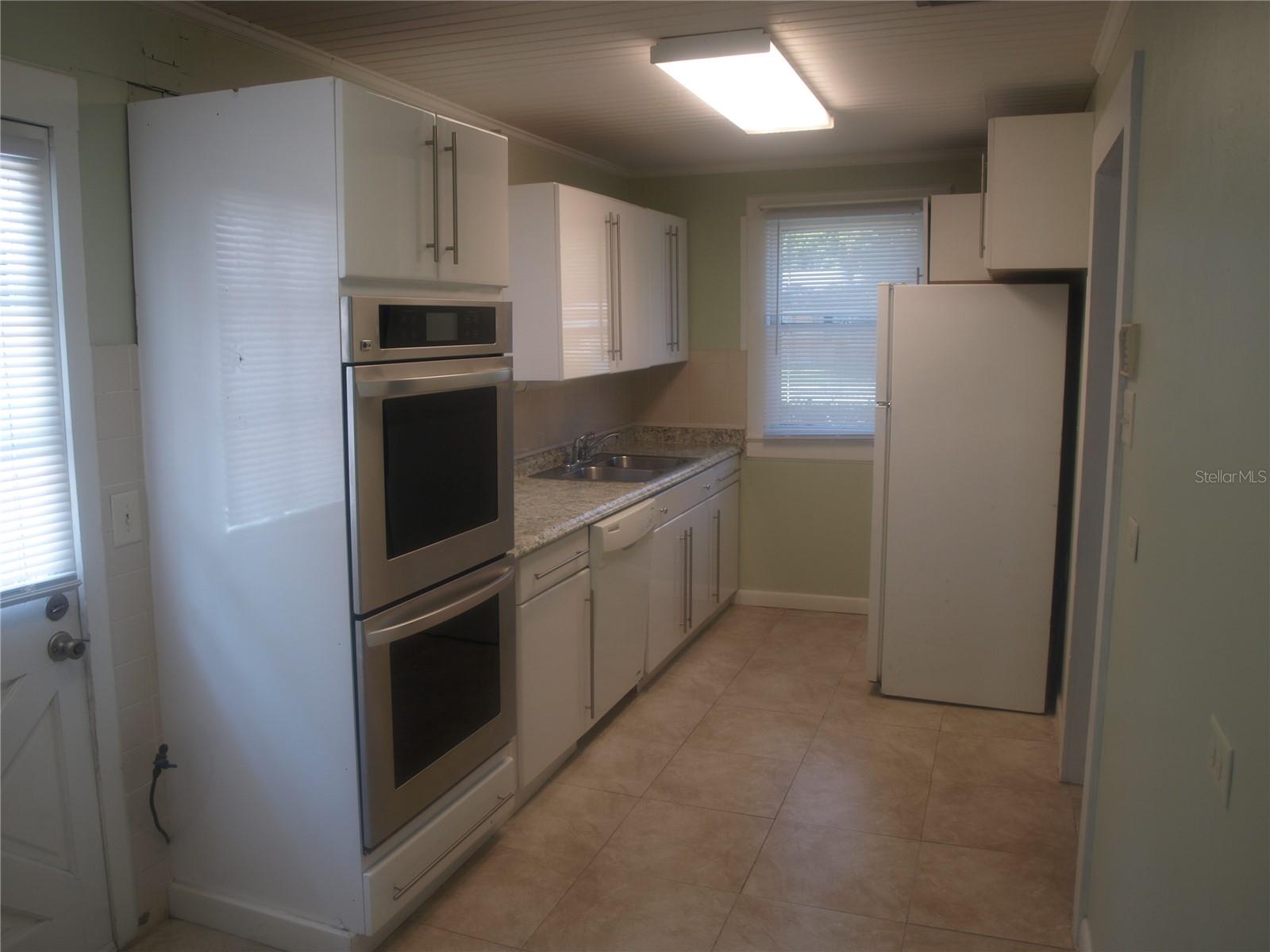 101 E 21st St Property Photo 5
