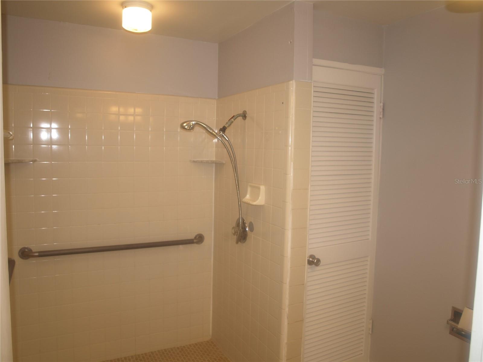 101 E 21st St Property Photo 6