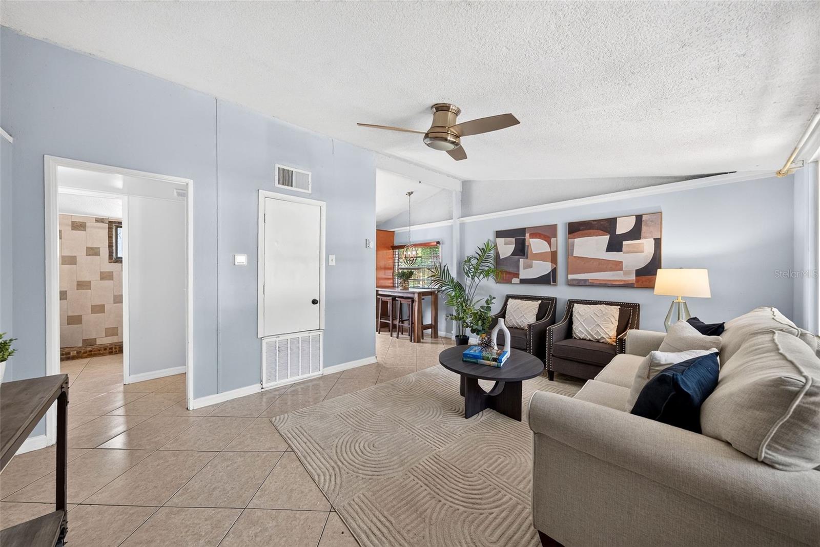 2317 S Summerlin Ave Property Photo 3