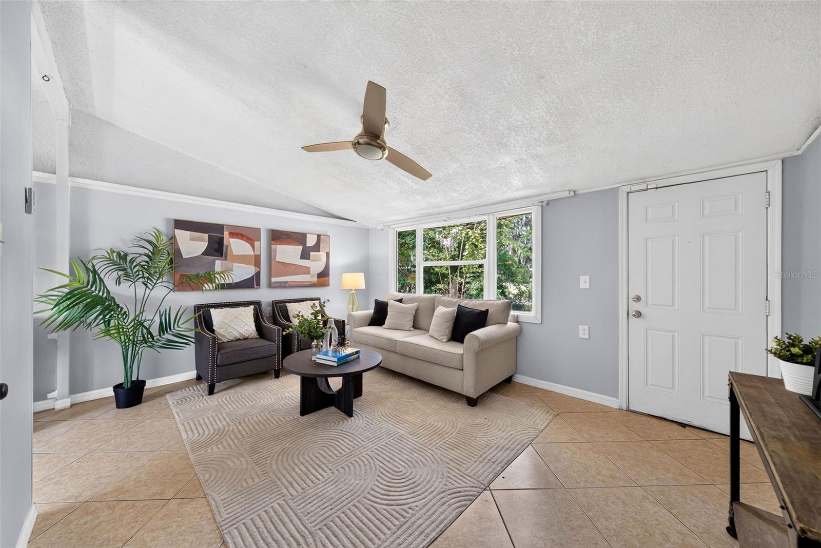 2317 S Summerlin Ave Property Photo 4