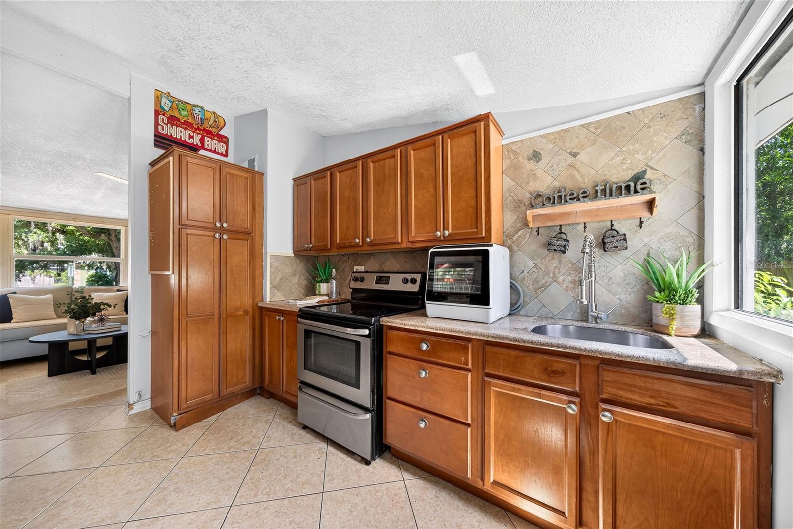 2317 S Summerlin Ave Property Photo 20