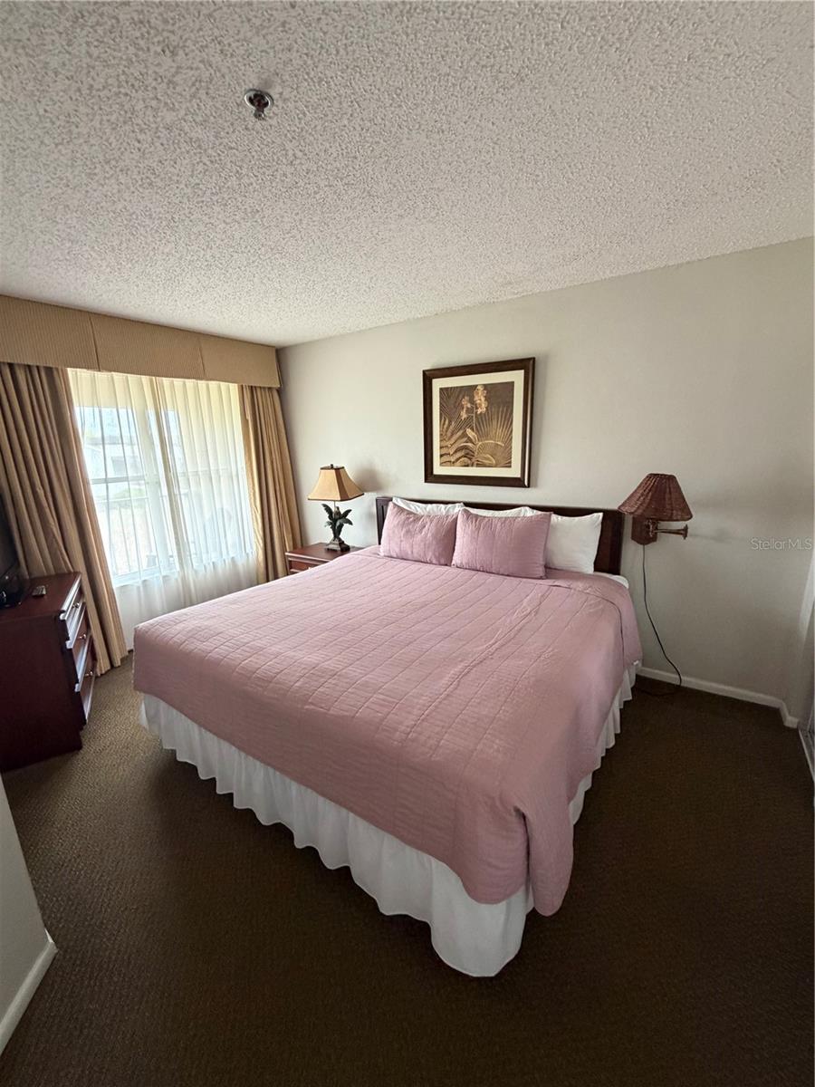 O6394941 Property Photo 4