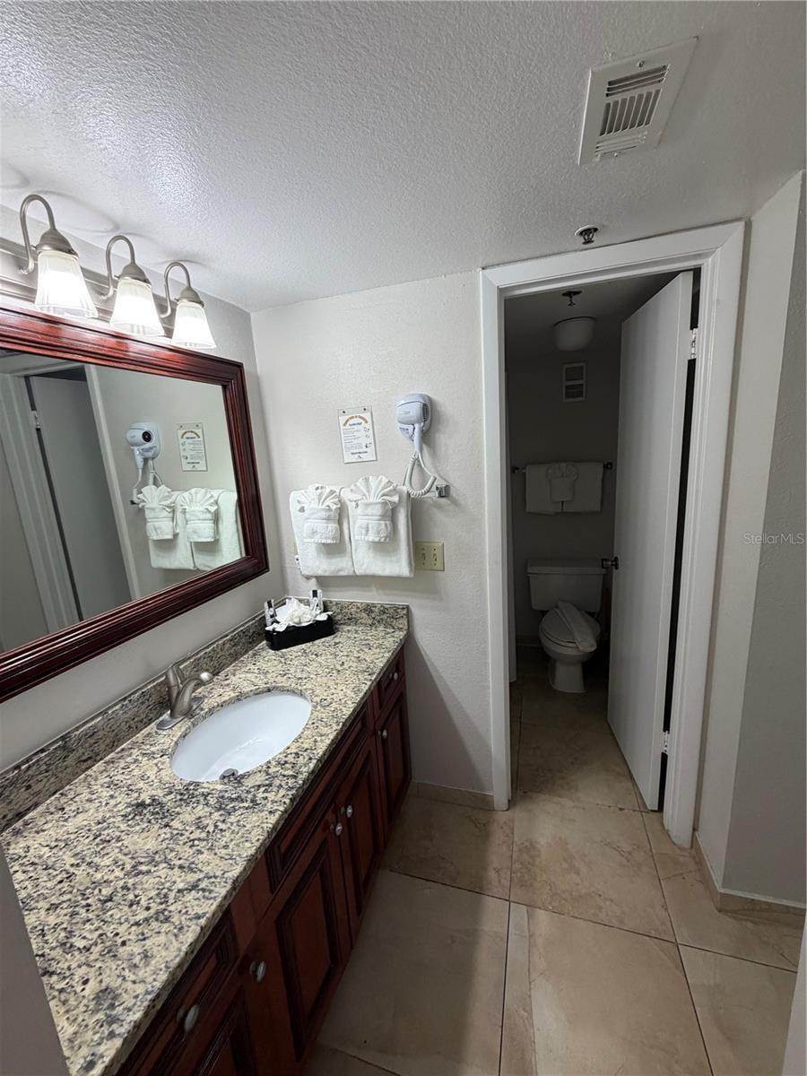 O6394957 Property Photo 6