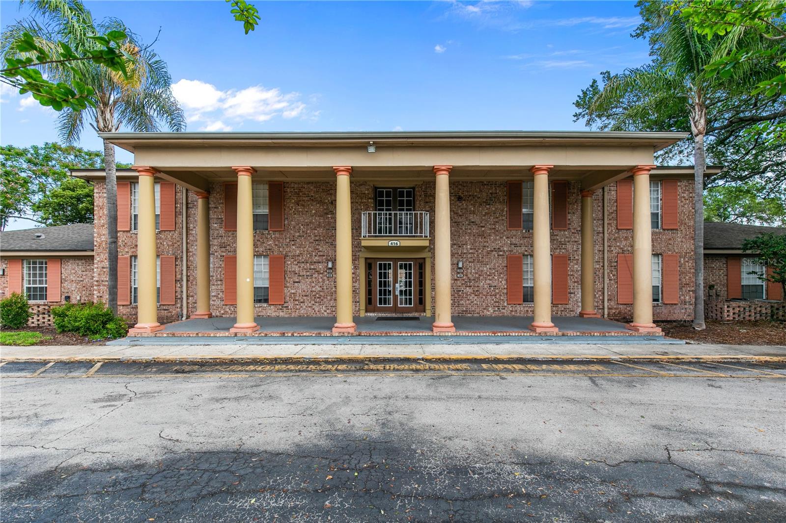 416 Banyon Tree Cir #206 Property Photo 1
