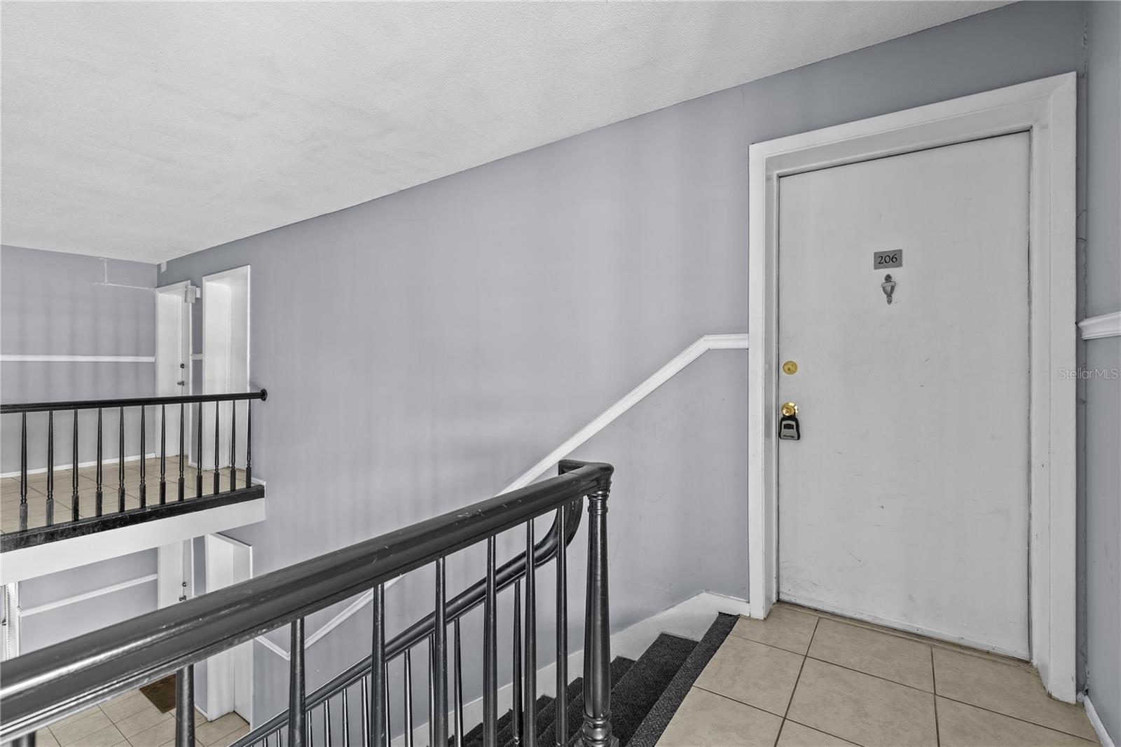 416 Banyon Tree Cir #206 Property Photo 3