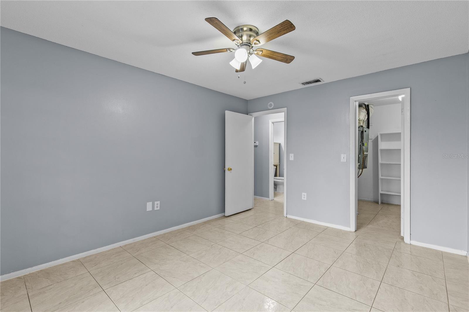 416 Banyon Tree Cir #206 Property Photo 6
