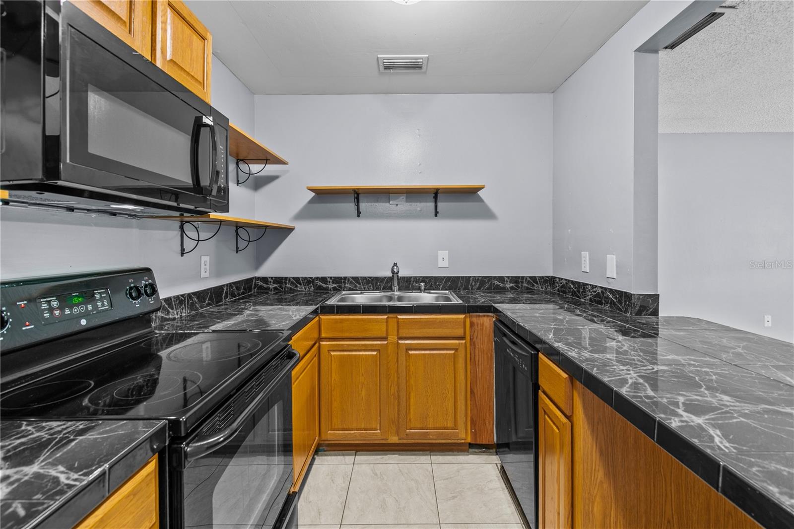 416 Banyon Tree Cir #206 Property Photo 11