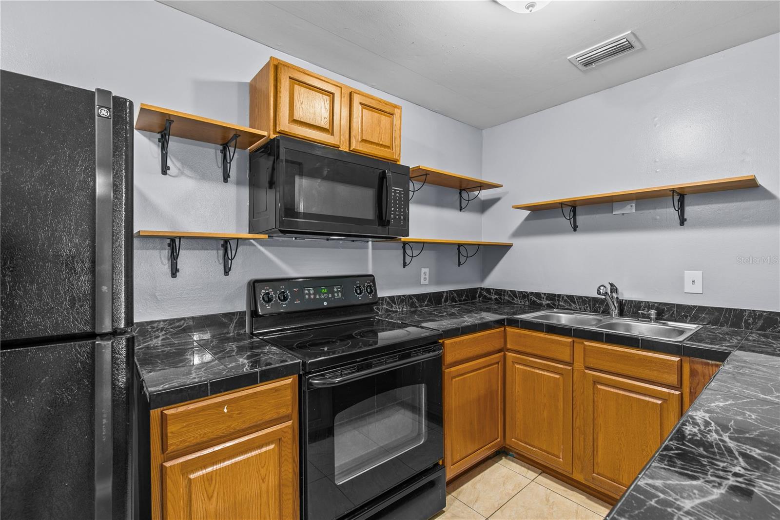 416 Banyon Tree Cir #206 Property Photo 14