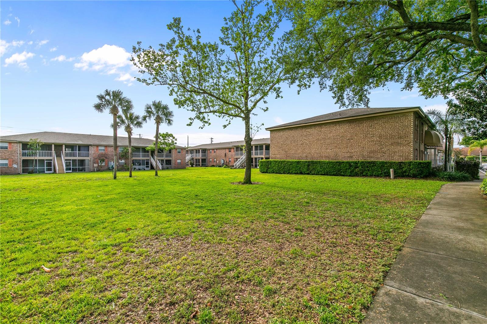 416 Banyon Tree Cir #206 Property Photo 25