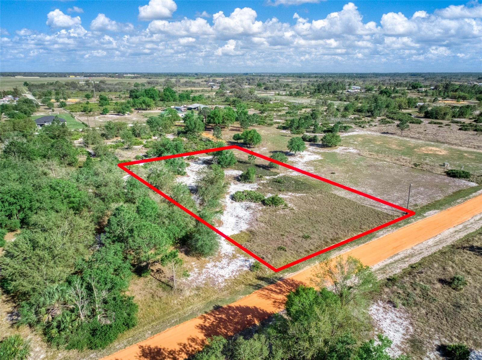 523 S Dickey Rd Property Photo 4