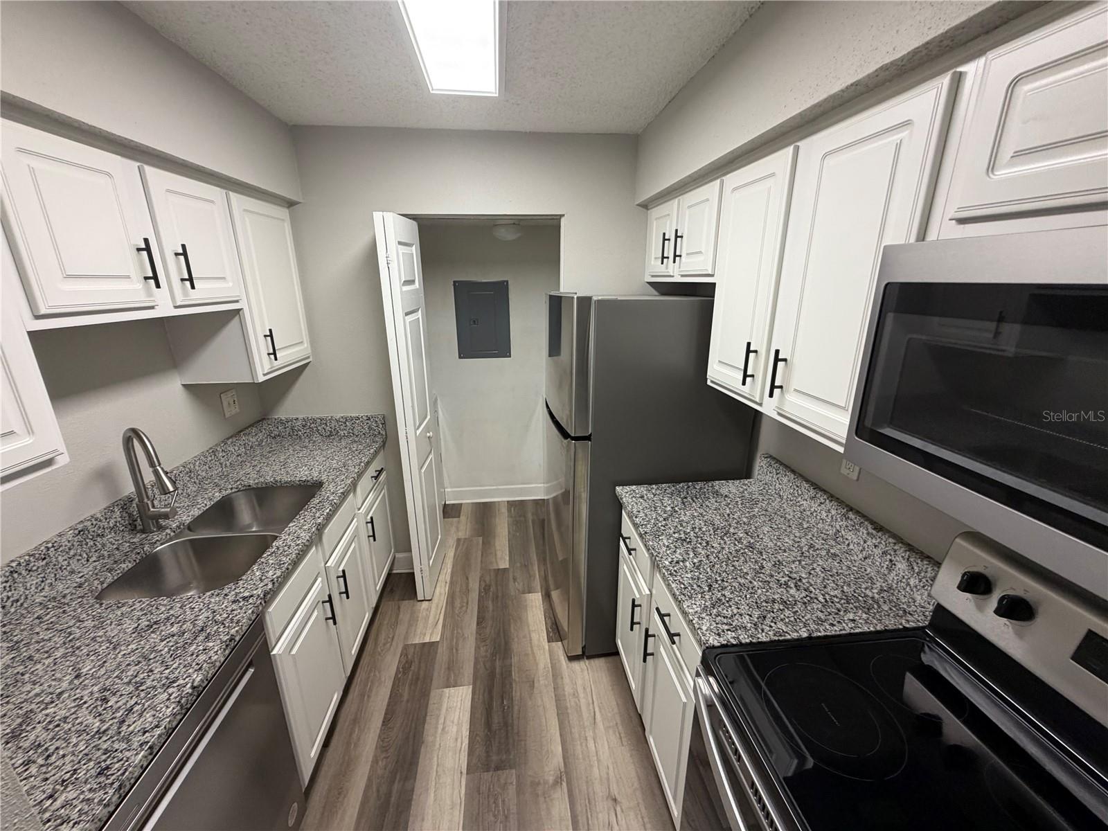 3772 Idlebrook Cir #108 Property Photo 4