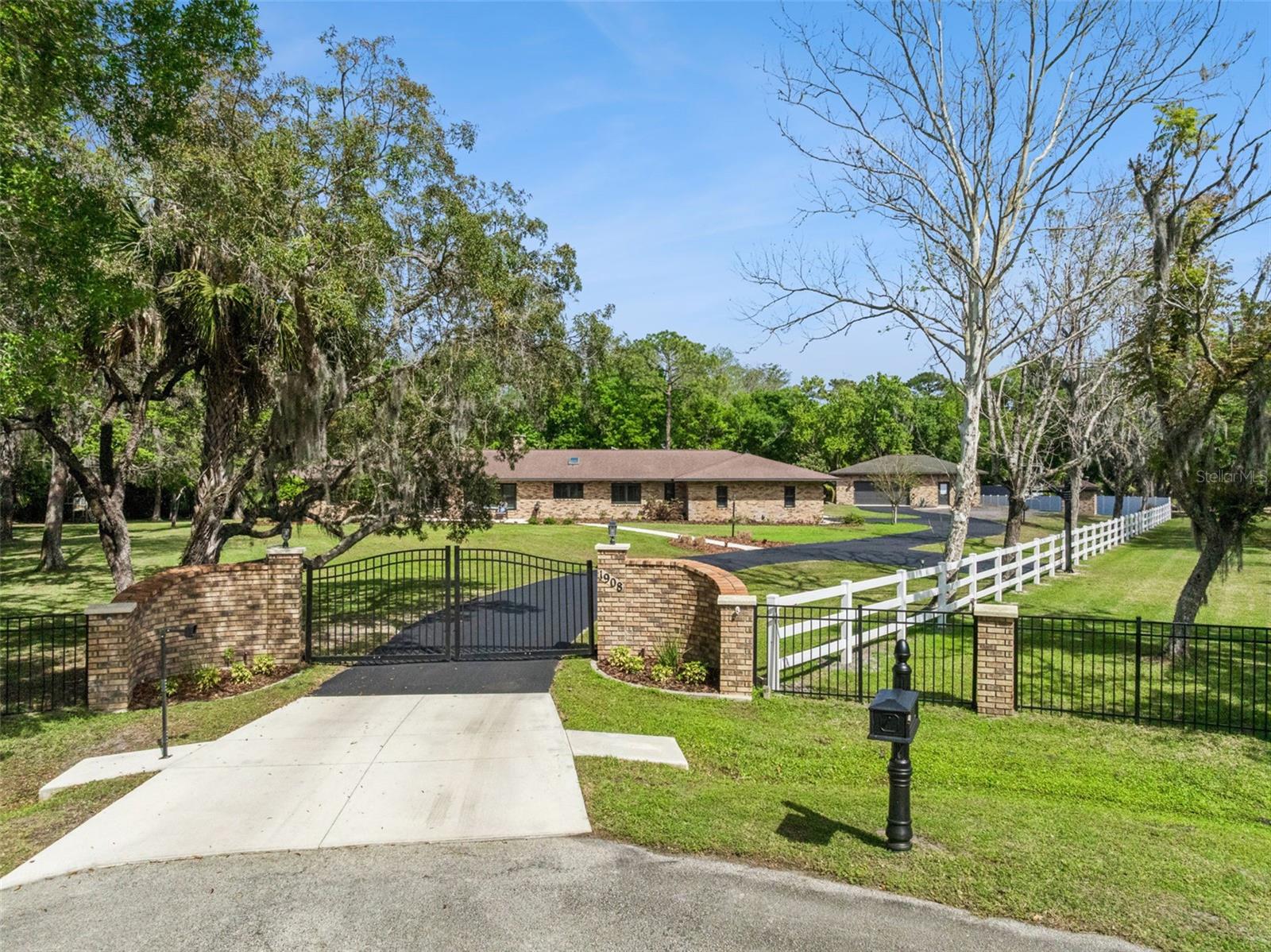 1908 Poppy Ln Property Photo 1
