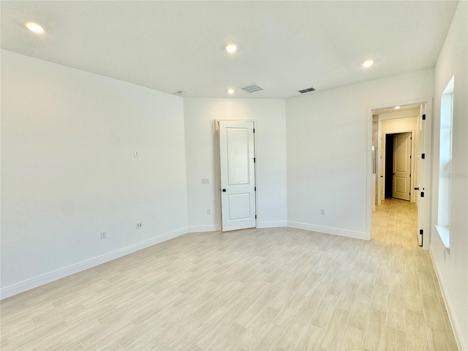 9726 Neruda St Property Photo 33