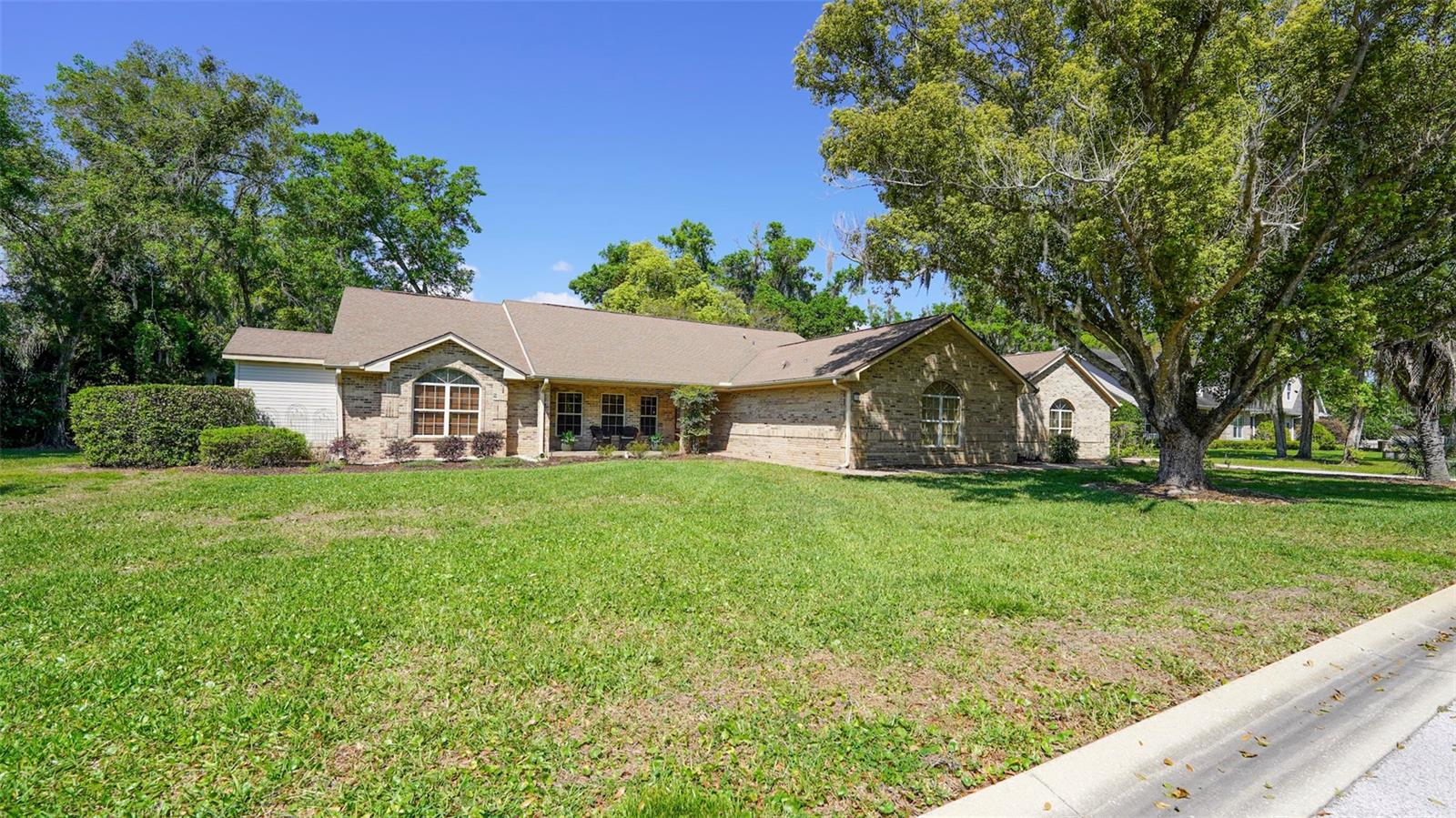 204 Brynwood Ln Property Photo 1