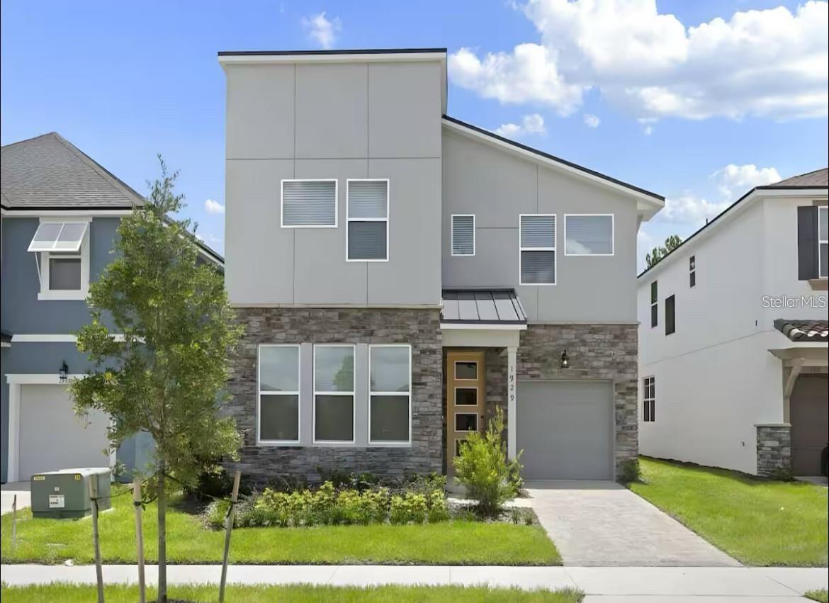 1929 Tropical Palms Cir Property Photo