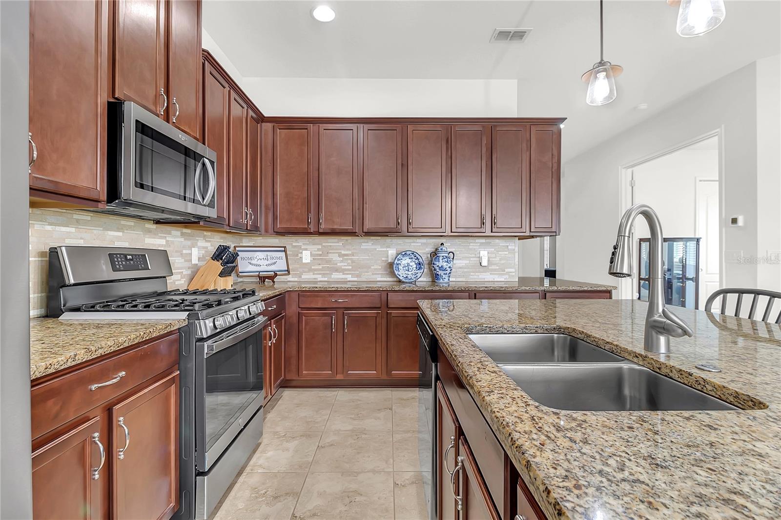 5017 E Fountainwood Dr Property Photo 7