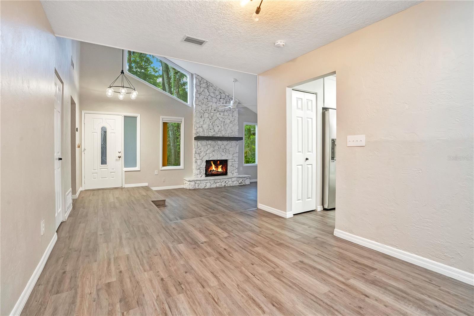 16 Raintree Ct Property Photo 6