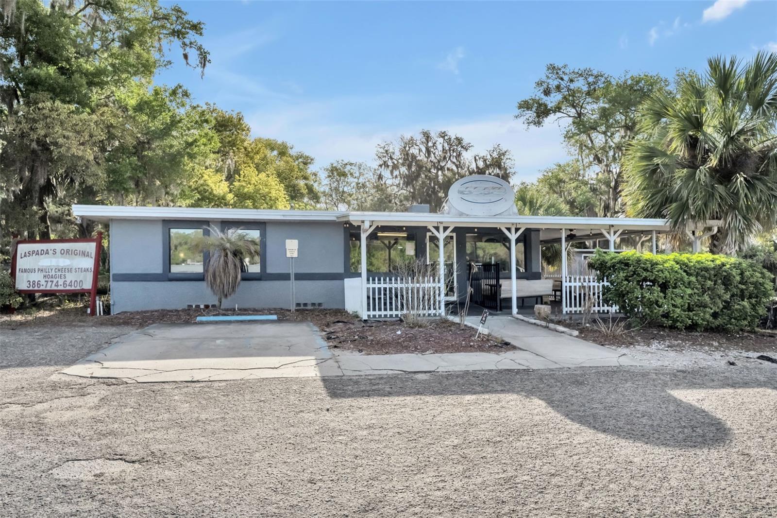 2200 N Volusia Ave Property Photo 2