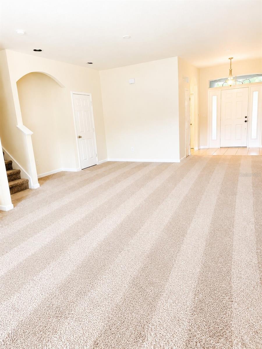 2543 Old Kent Cir Property Photo 5