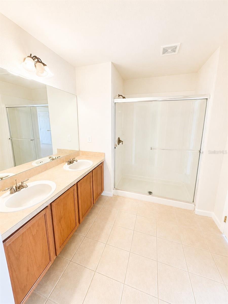 2543 Old Kent Cir Property Photo 10