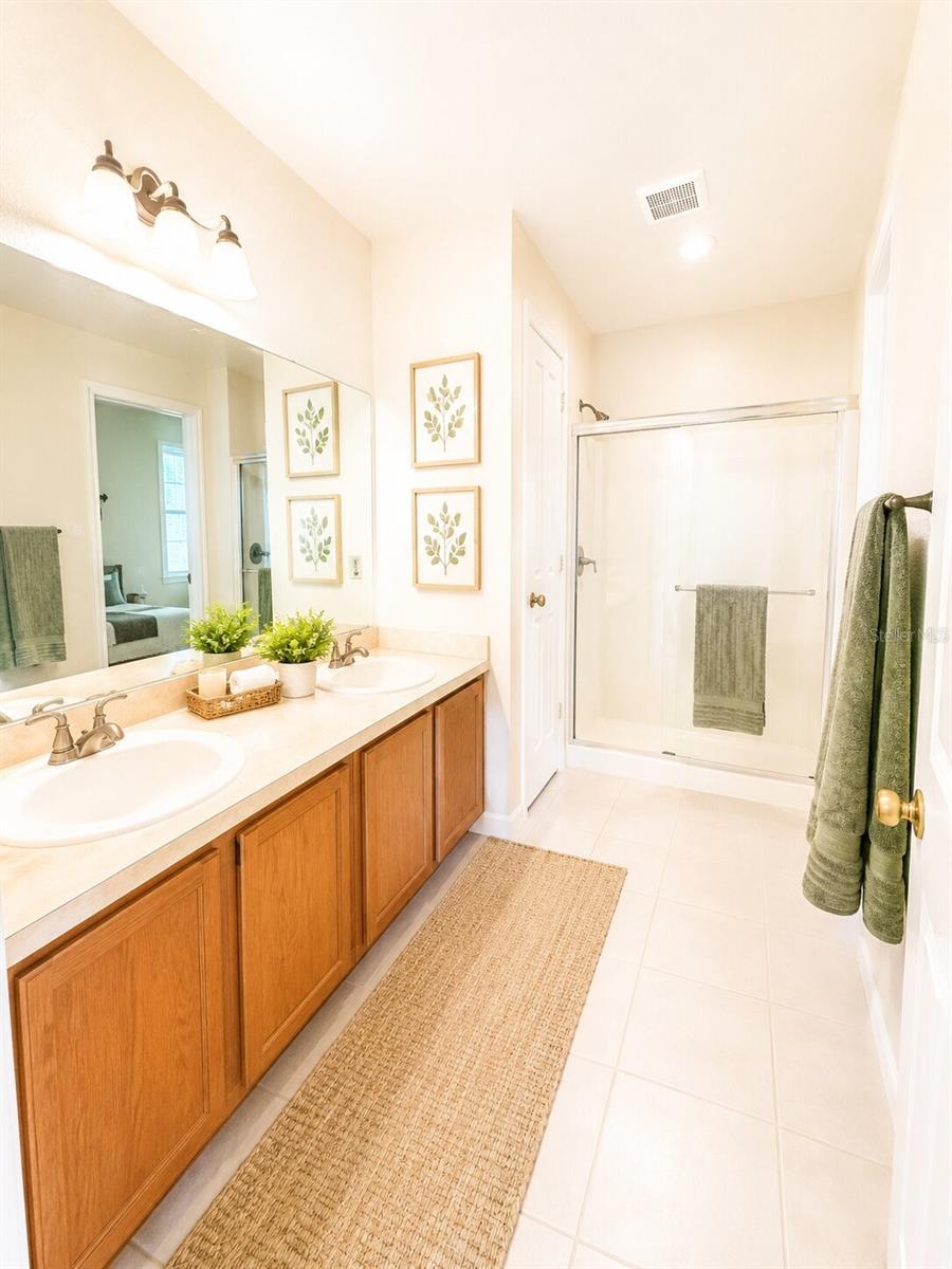 2543 Old Kent Cir Property Photo 11