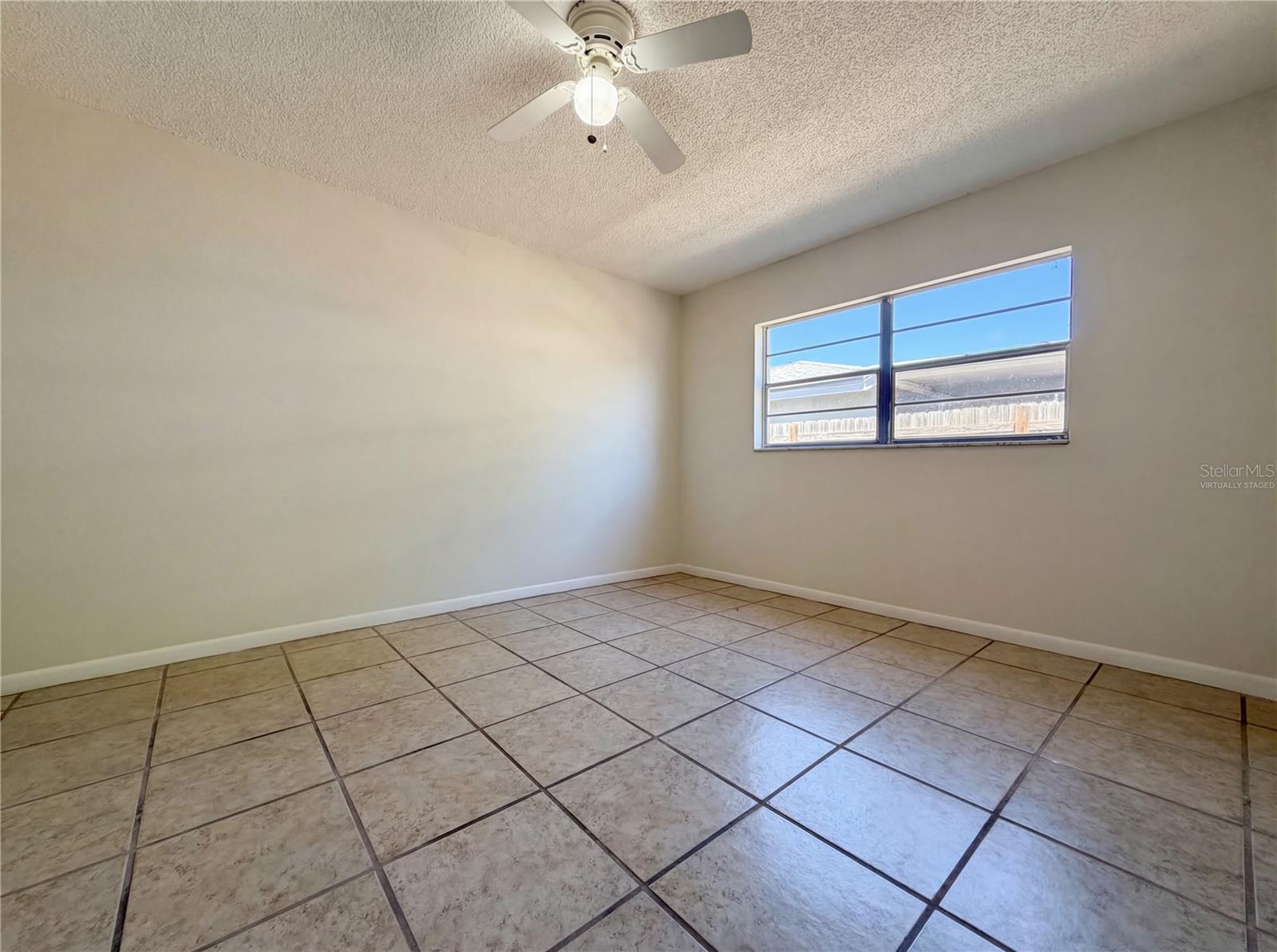 909 Winchester Ct Property Photo 4
