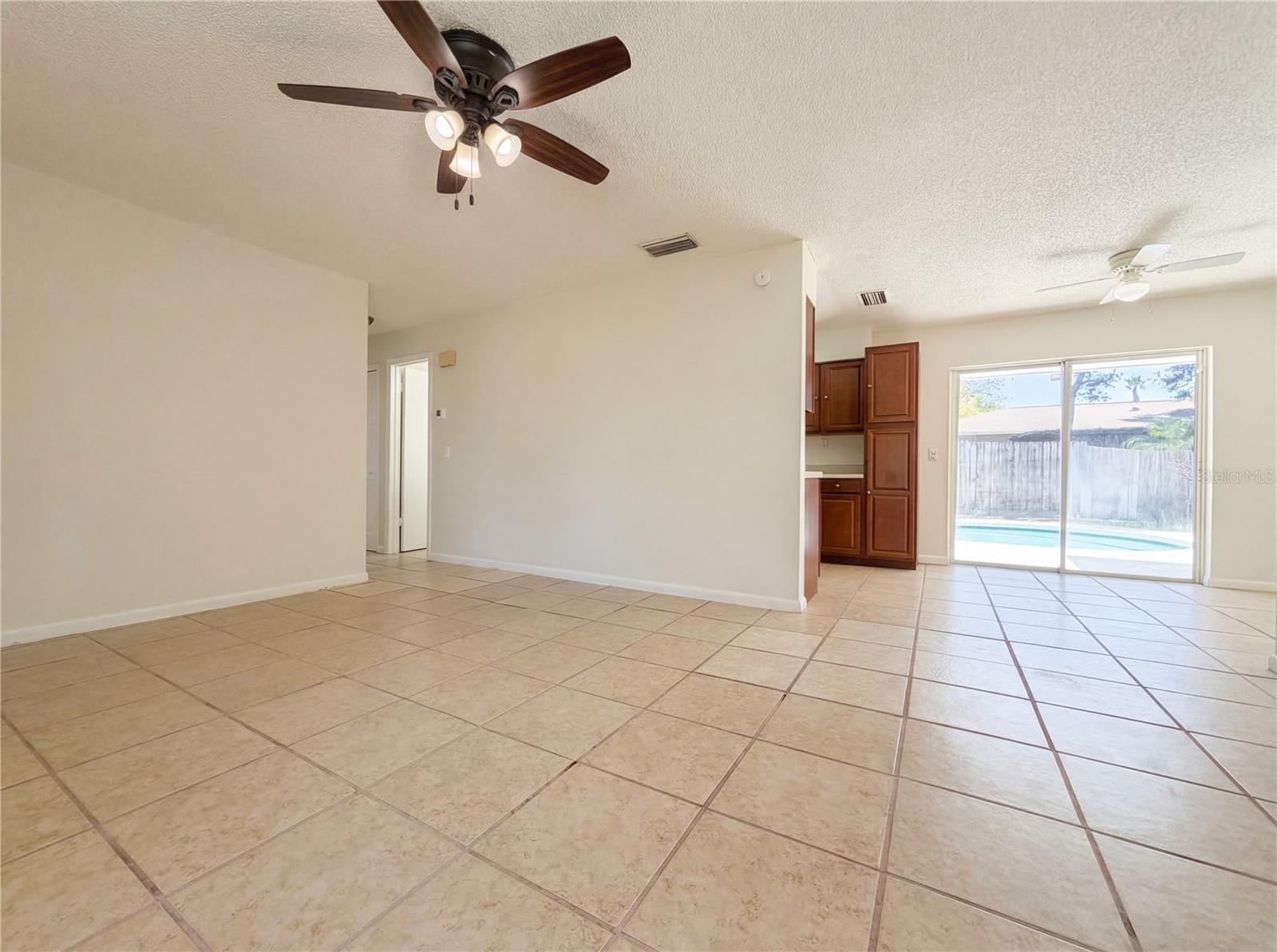 909 Winchester Ct Property Photo 7