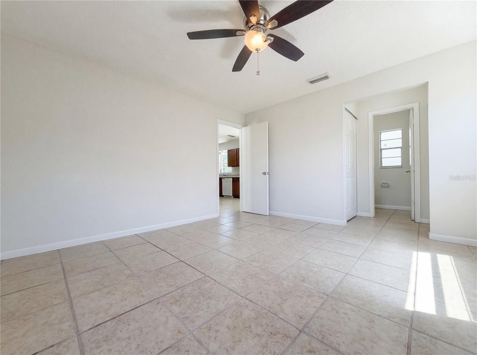 909 Winchester Ct Property Photo 10
