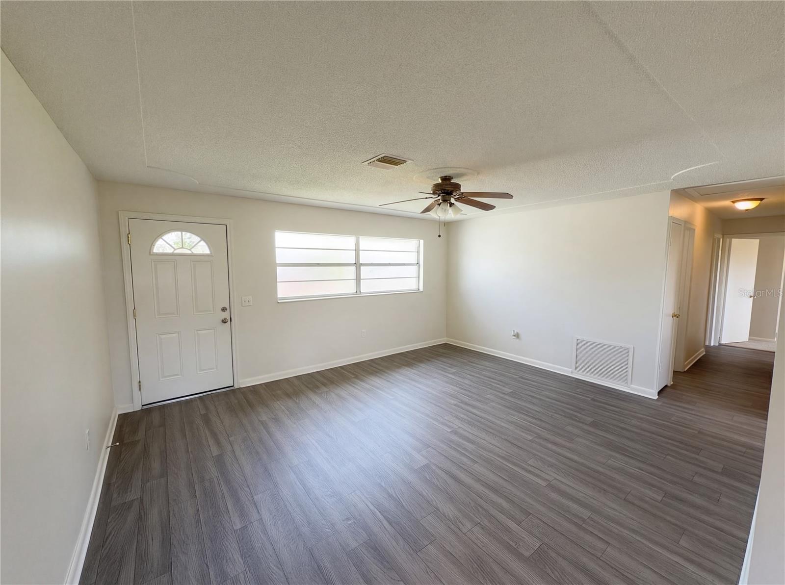 905 Cedar Dr Property Photo 3
