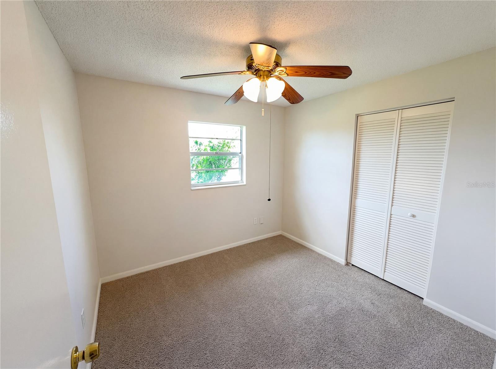 905 Cedar Dr Property Photo 4