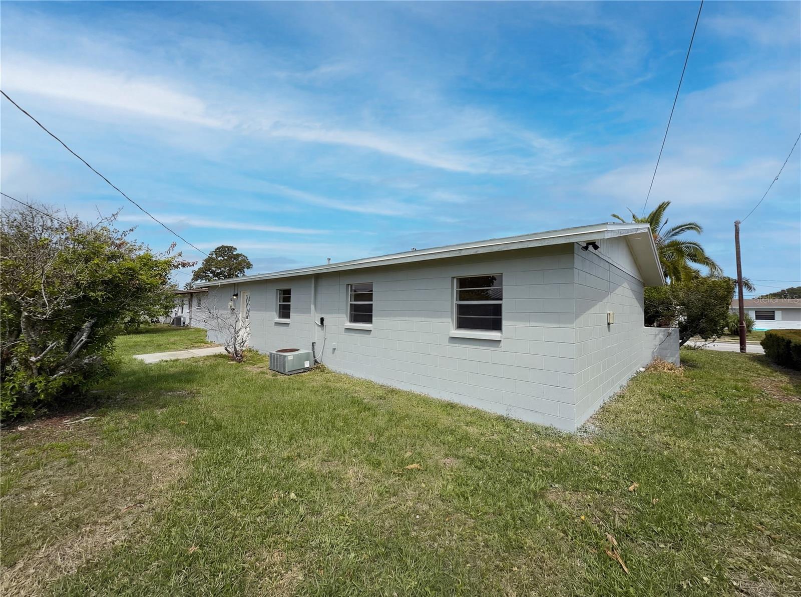 905 Cedar Dr Property Photo 5
