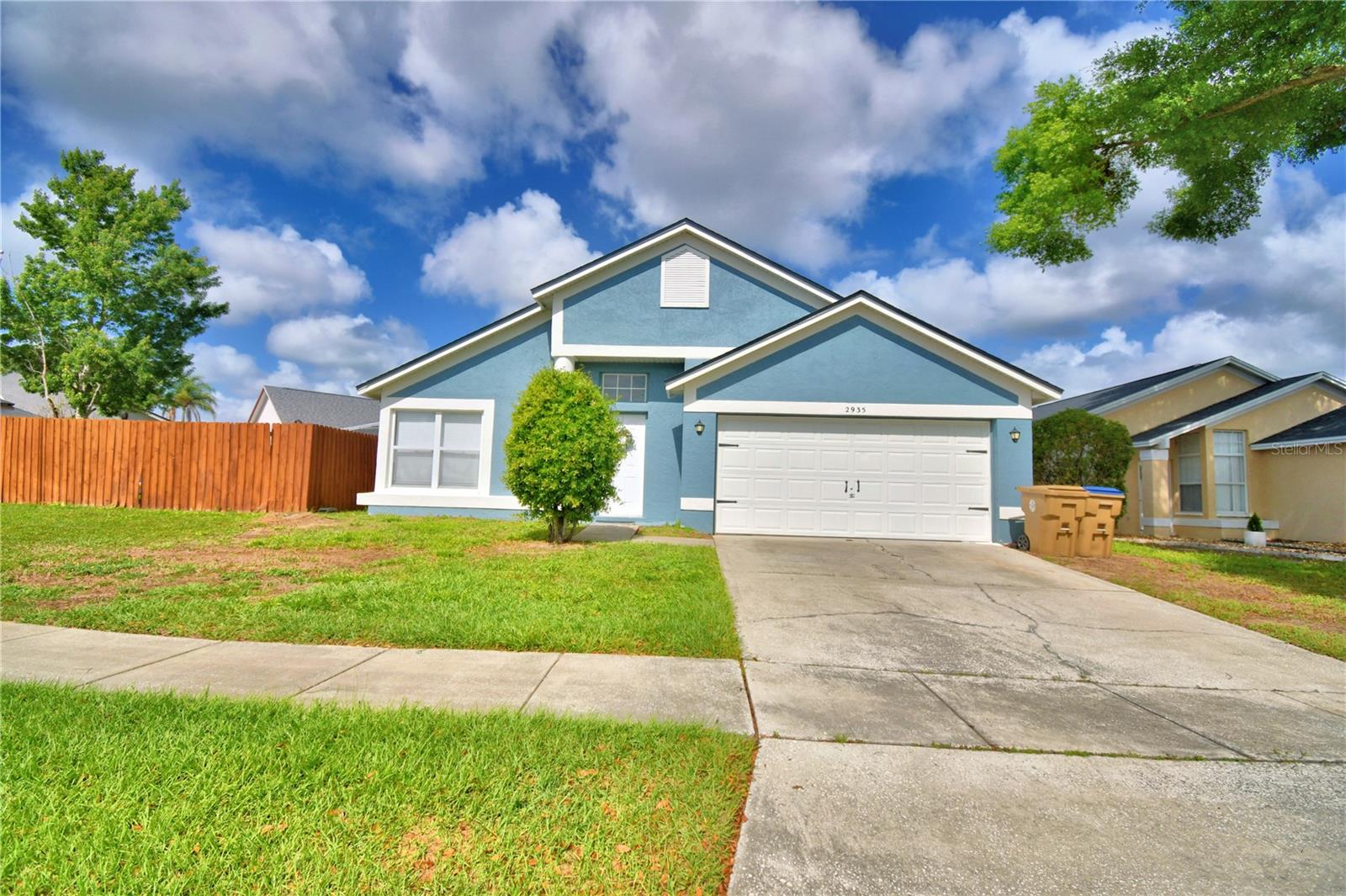 2935 Dickens Cir Property Photo 2