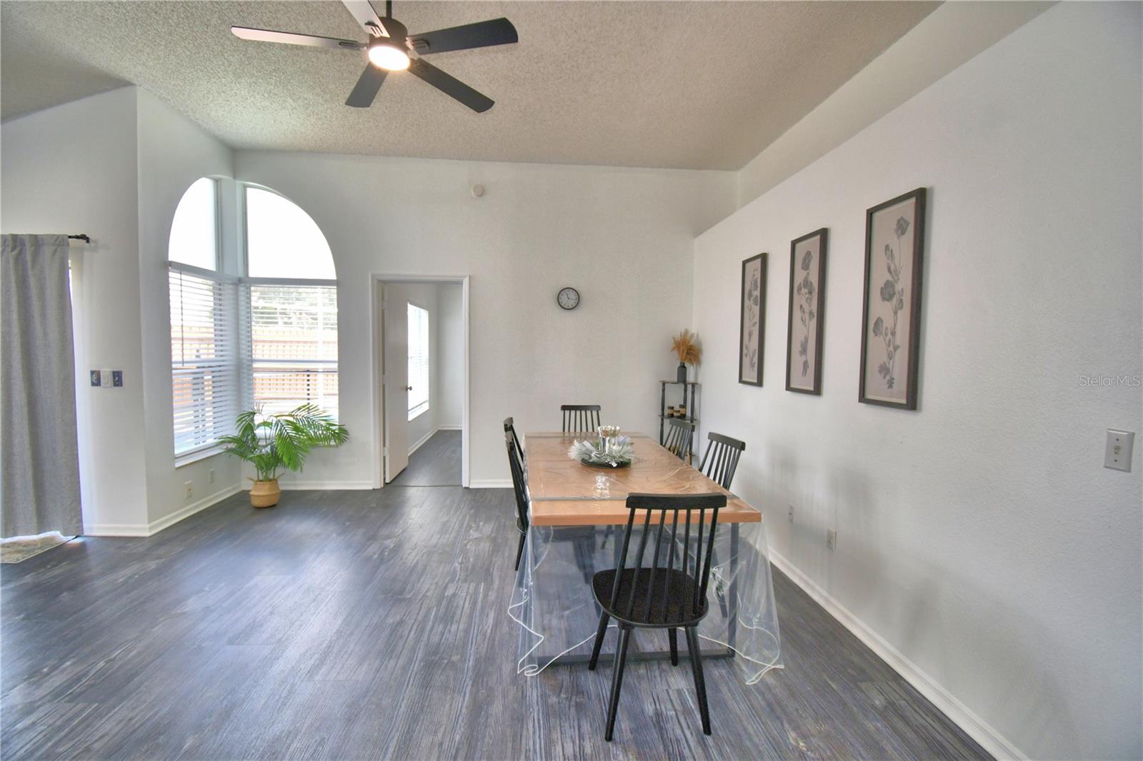2935 Dickens Cir Property Photo 15