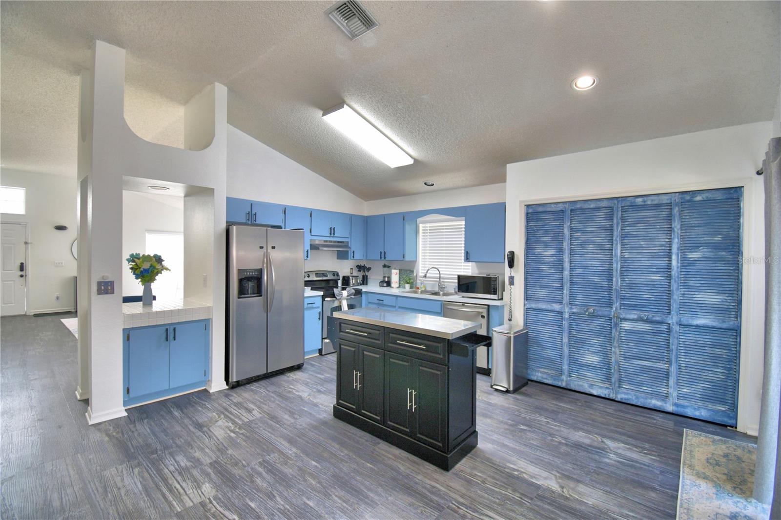 2935 Dickens Cir Property Photo 17