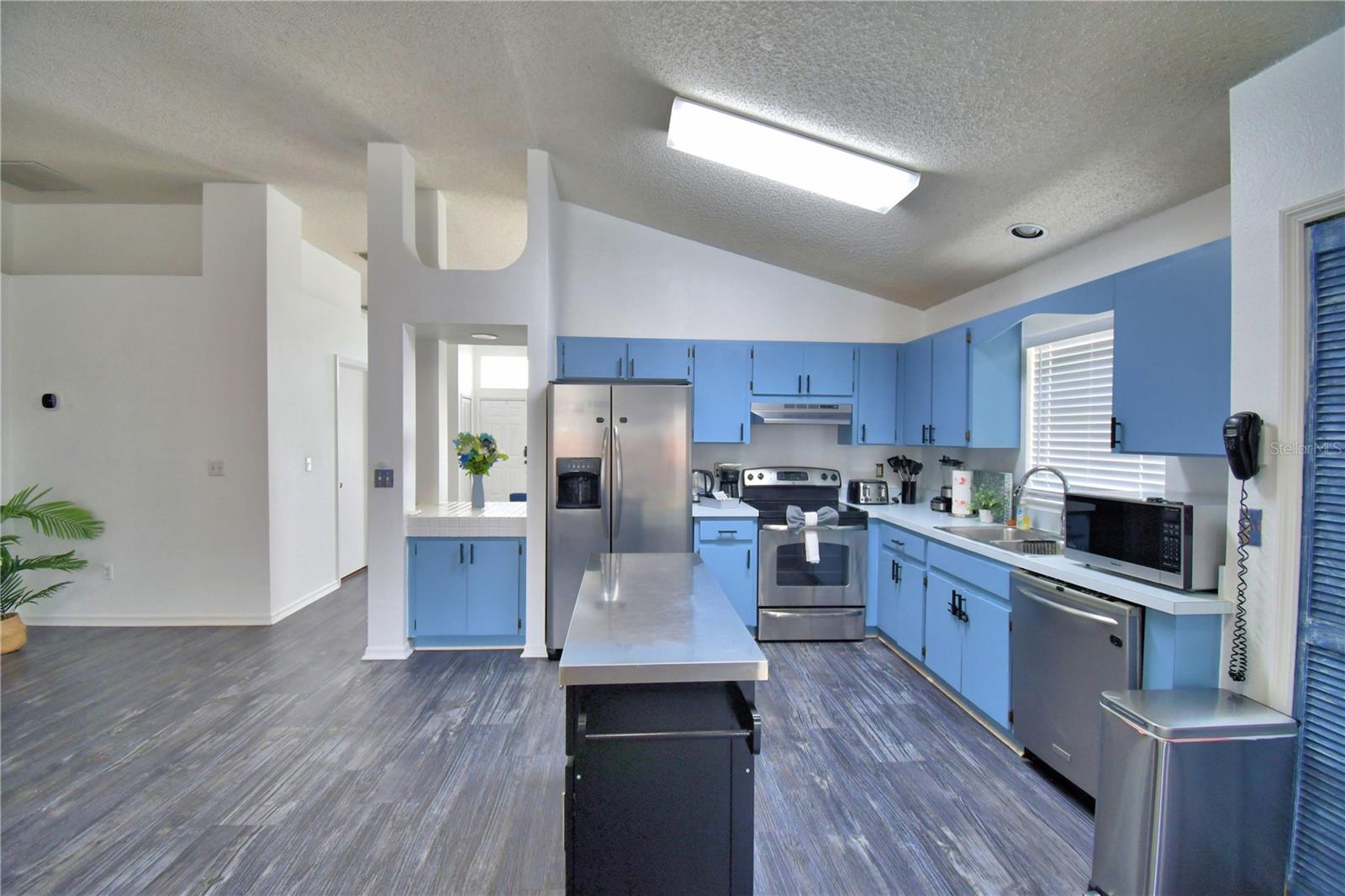 2935 Dickens Cir Property Photo 18